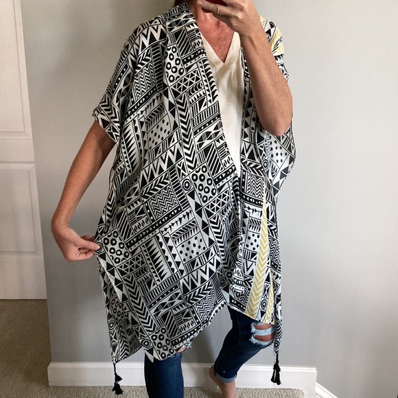 Geo Print Boho Kimono - Picture 3 of 10